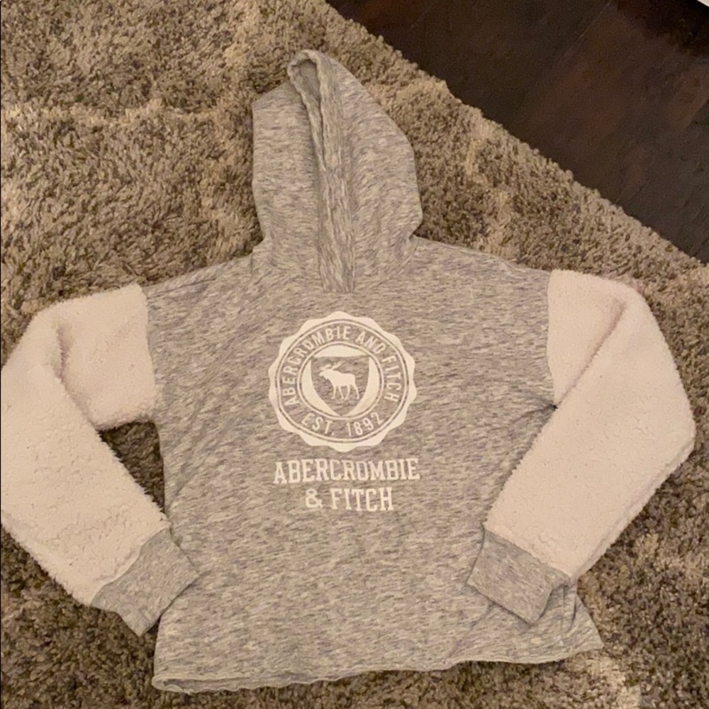 Abercrombie sweatshirt!! Keep you warmed